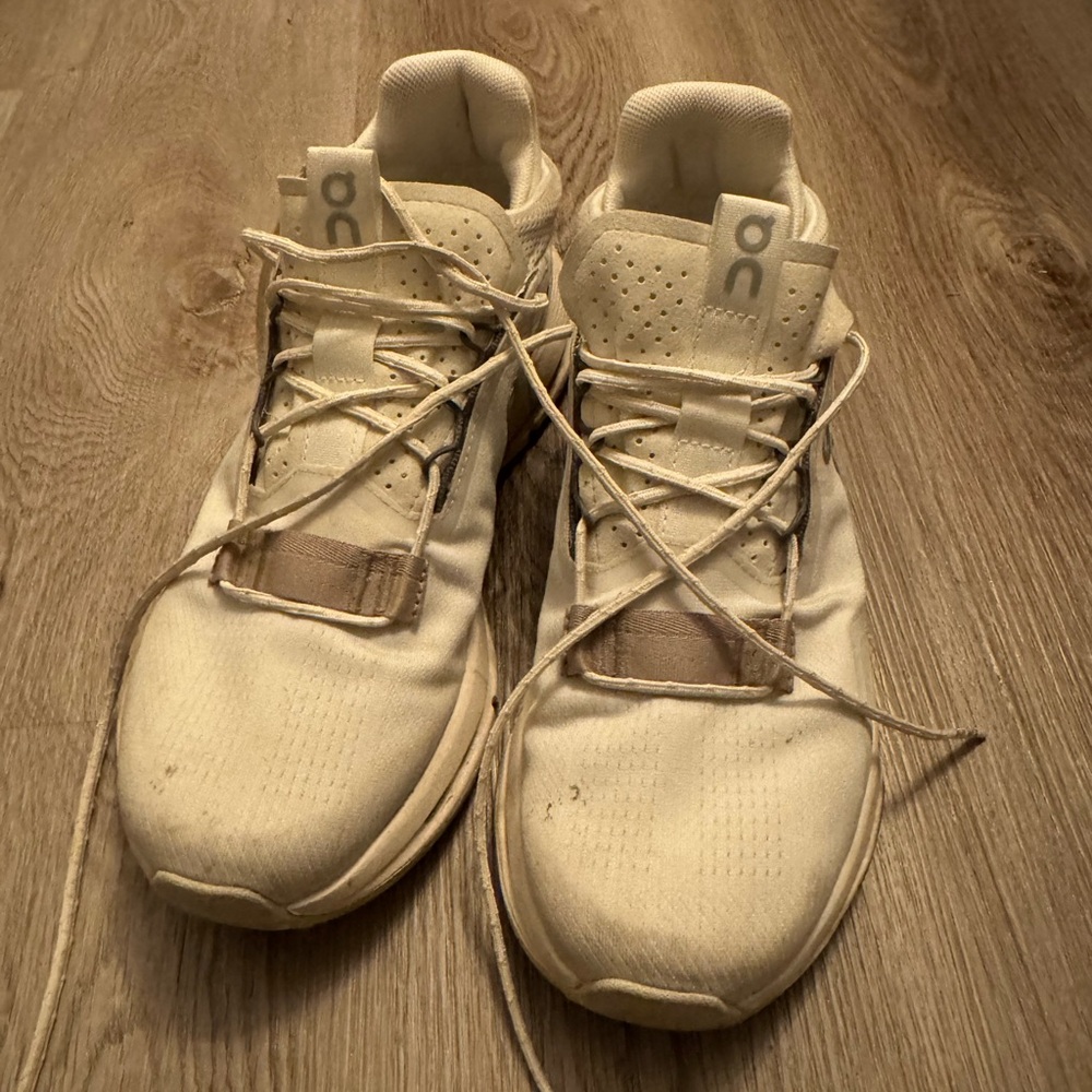 On cloud Running Athletic Sneakers in Cream/Beige
